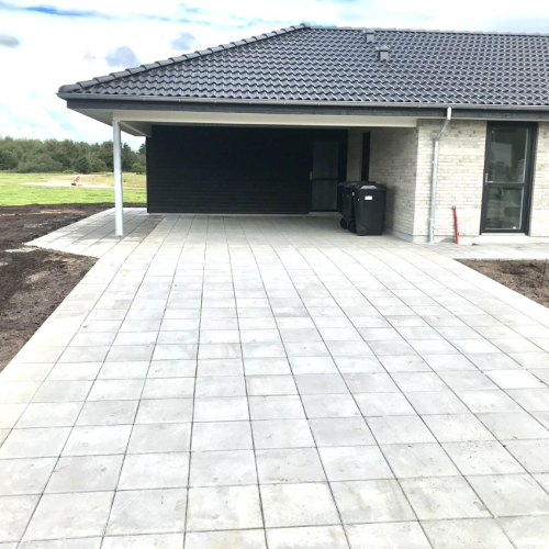 Flisebelægning af carport i Aarhus