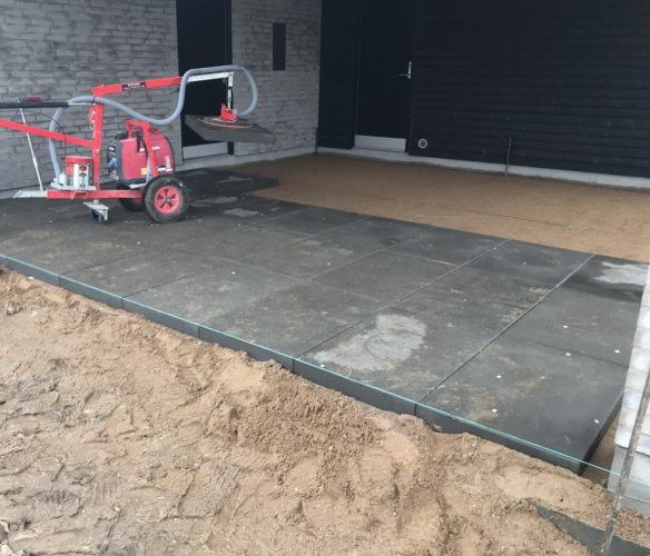 Flisebelægning af carport i Holstebro