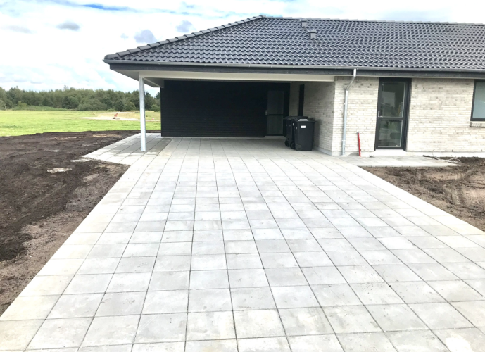 Flisebelægning af carport i Aarhus